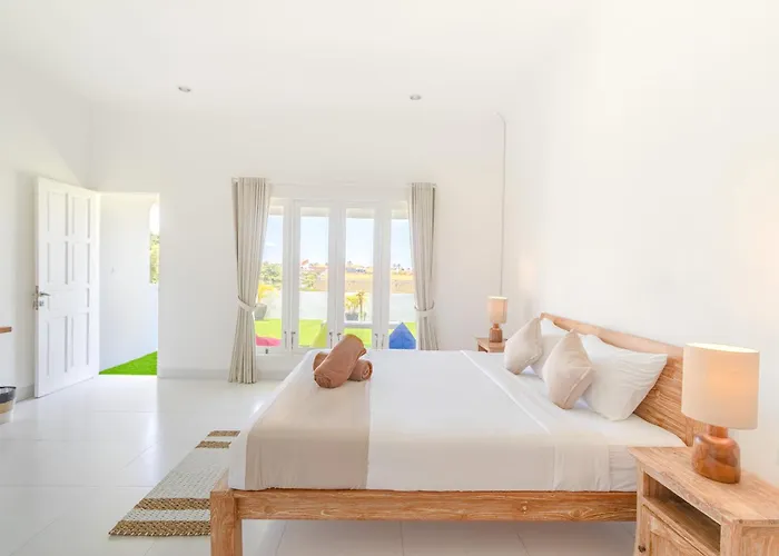 Private Pool And Rooftop 3br Canggu